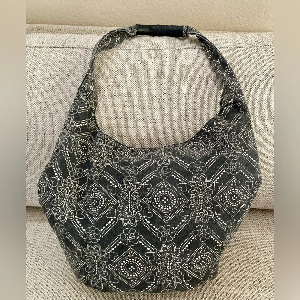Candies Grey/White Boho Shoulder Bag Faux Leather Pocket Pink Trim & Tassel Zip
